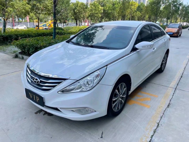 济宁13年现代索纳塔八2