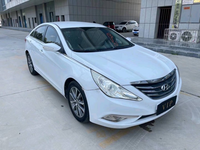 济宁13年现代索纳塔八3