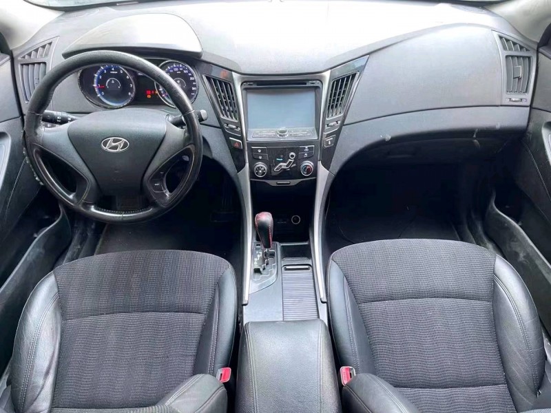 济宁13年现代索纳塔八4