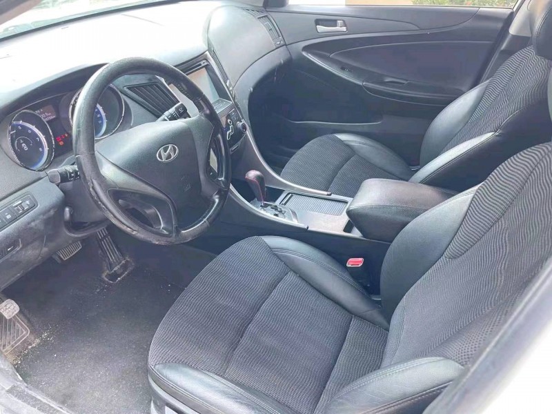 济宁13年现代索纳塔八6