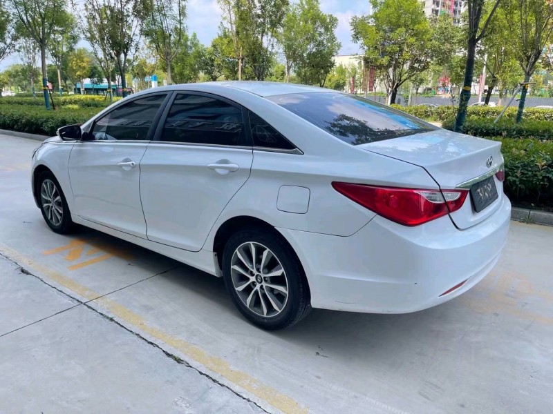 济宁13年现代索纳塔八7