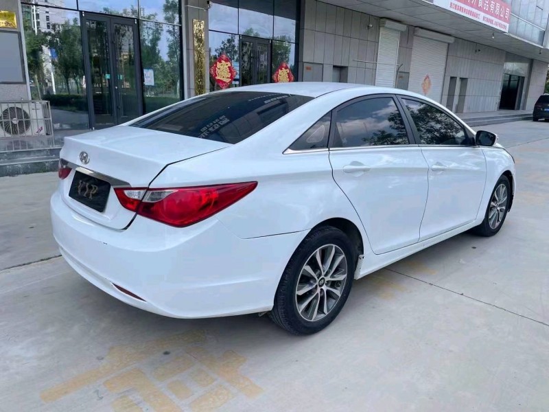 济宁13年现代索纳塔八8