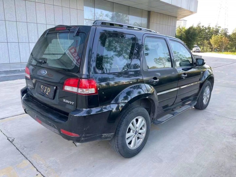 济宁11年福特翼虎8