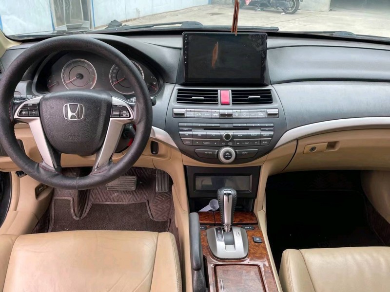 济宁11年本田雅阁4