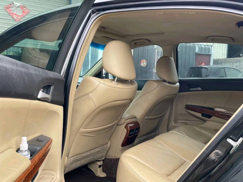 济宁11年本田雅阁5