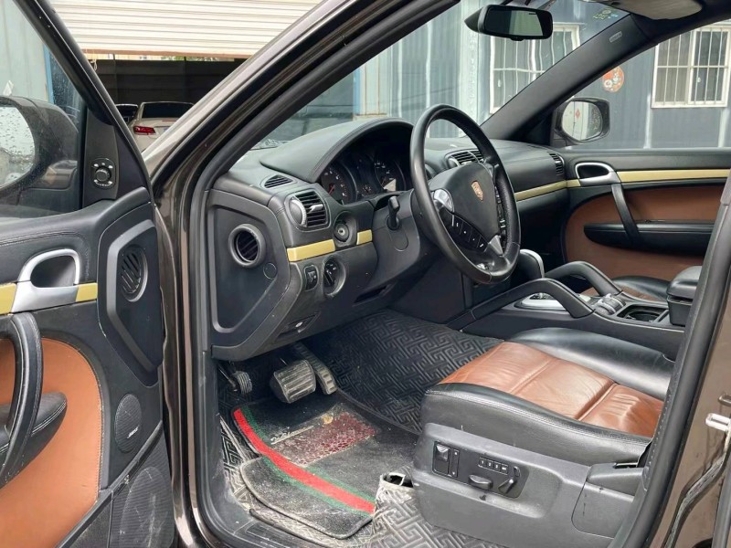 济宁10年保时捷卡宴5