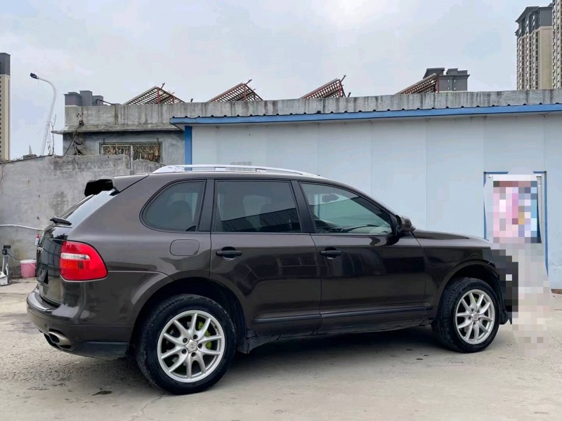 济宁10年保时捷卡宴8