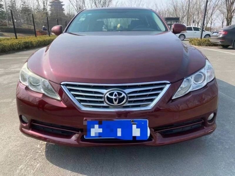 济宁12年丰田锐志1