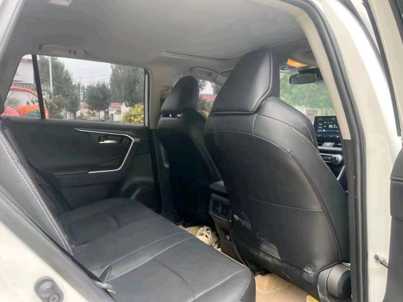 潍坊22年丰田威兰达7