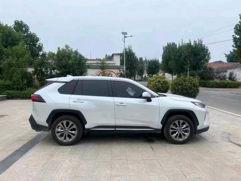 潍坊22年丰田威兰达8