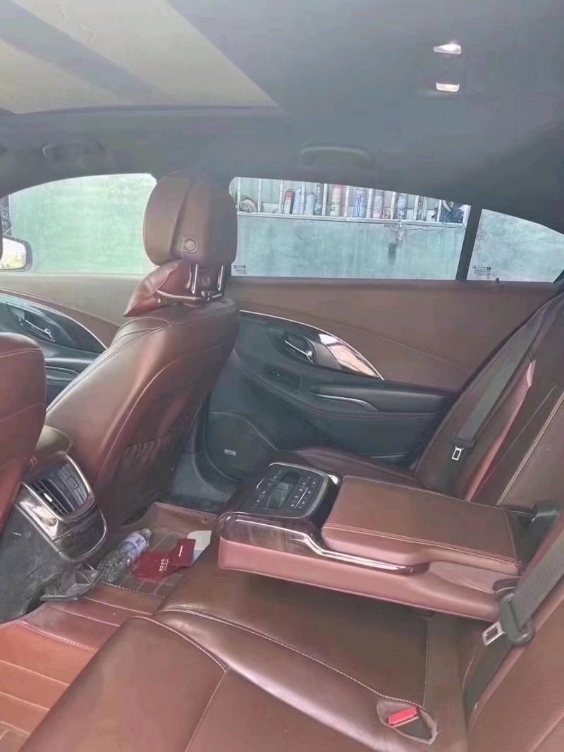 青岛15年别克君越5