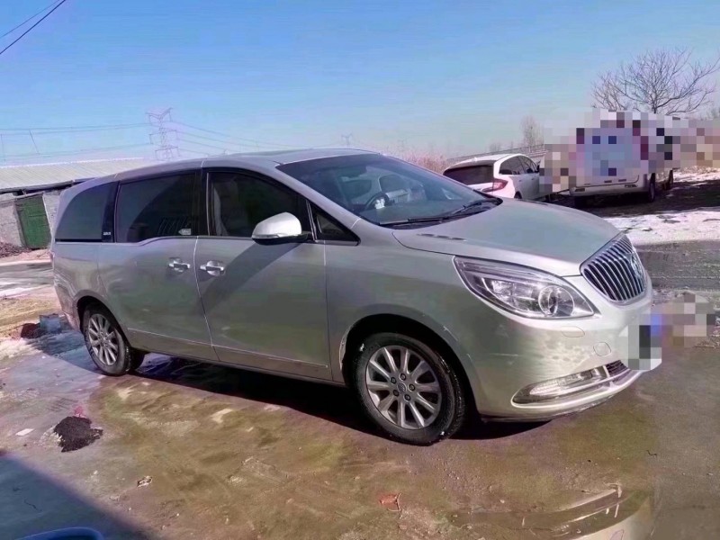 青岛12年别克GL82