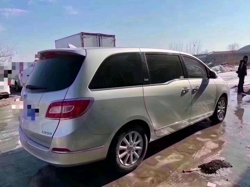 青岛12年别克GL88