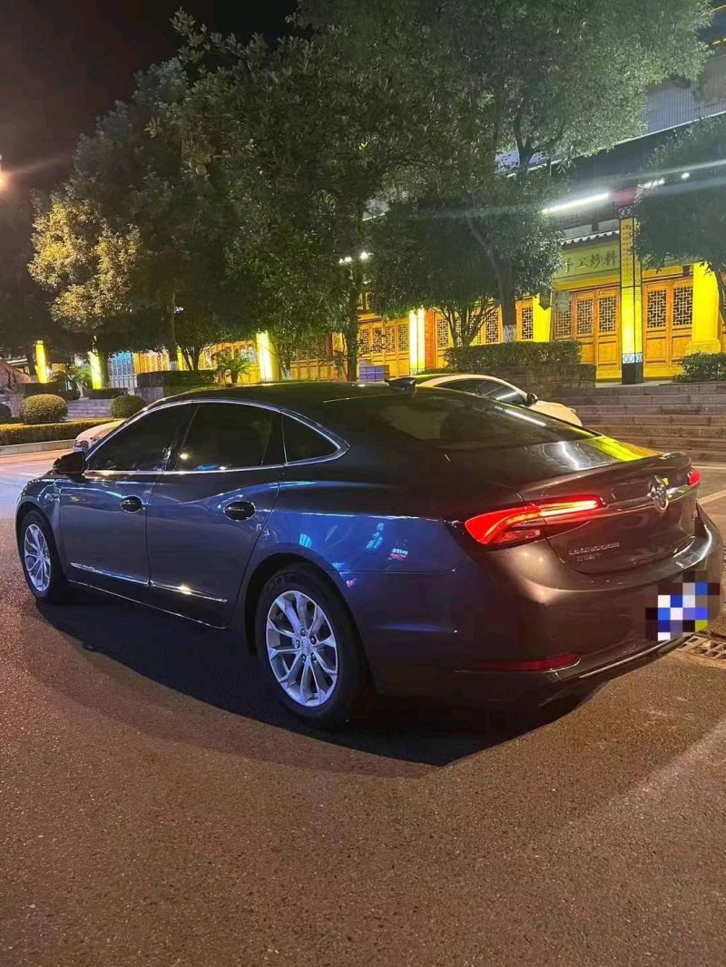 重庆21年别克君越3