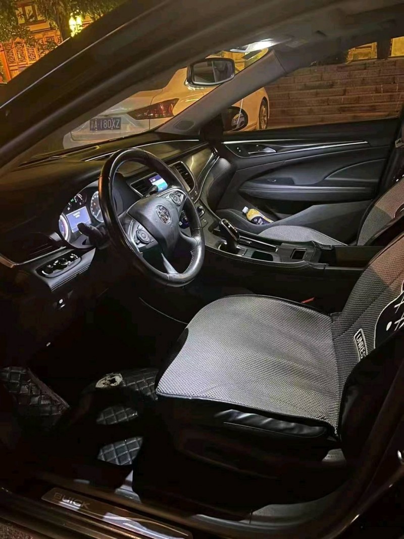 重庆21年别克君越5