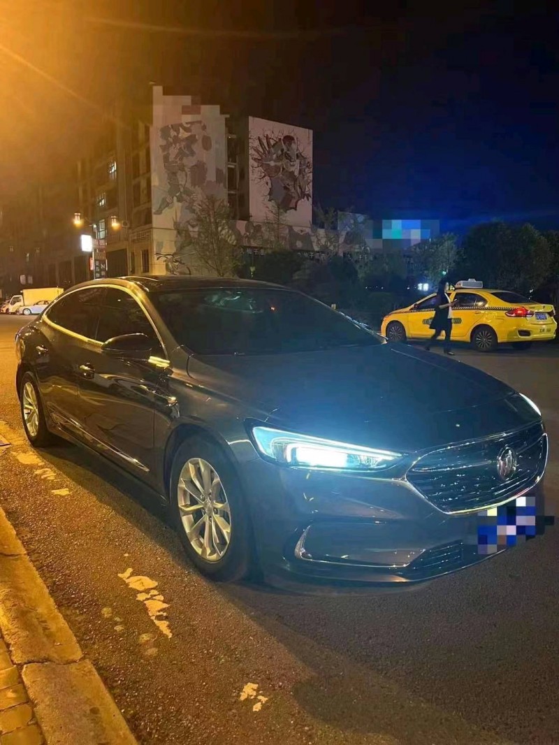 重庆21年别克君越7