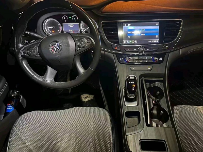 重庆21年别克君越8