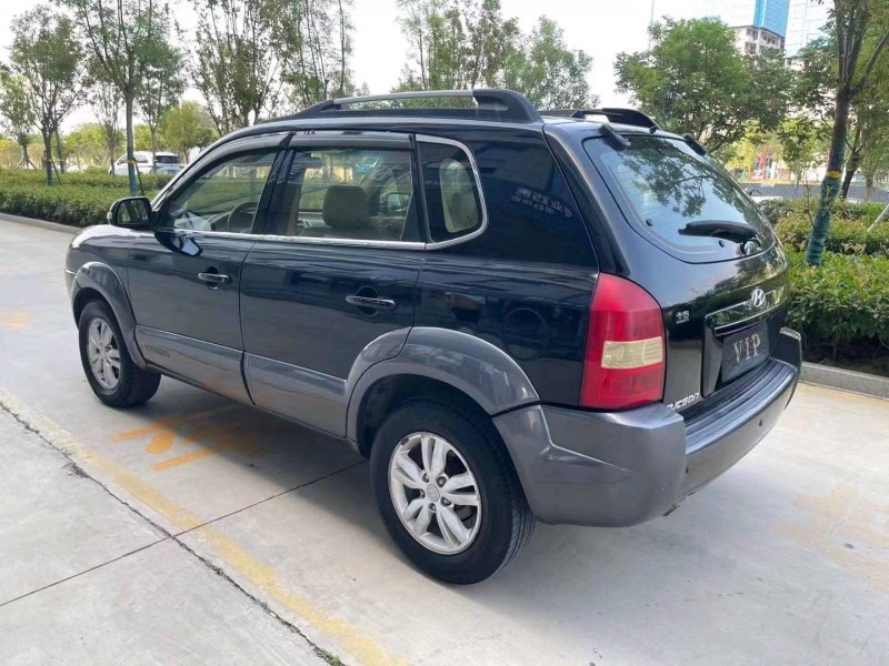 济宁11年现代途胜7