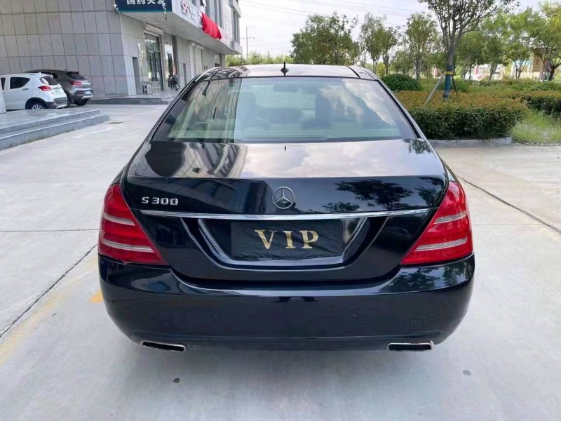 济宁11年奔驰S9