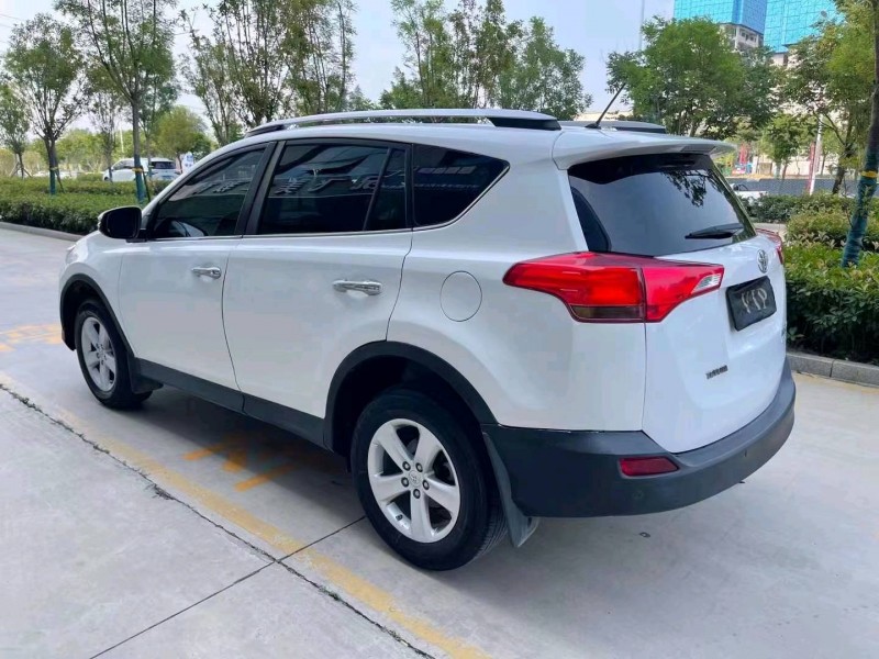 济宁14年丰田RAV46