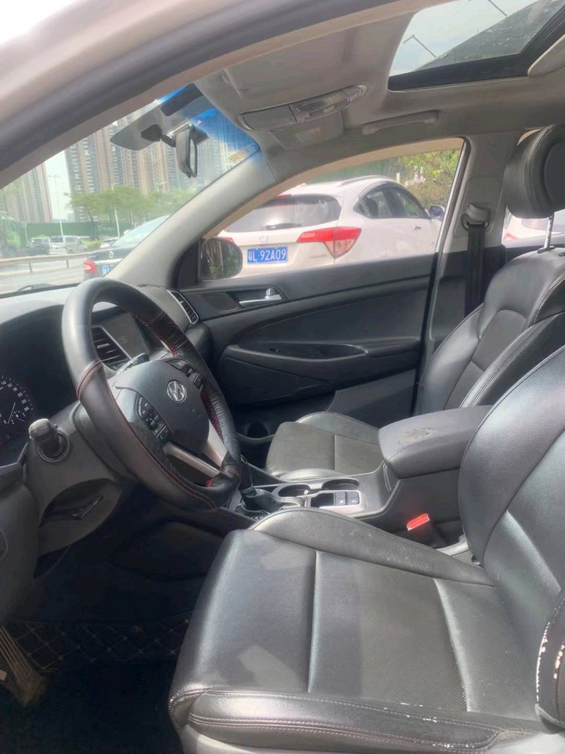 佛山17年现代途胜6