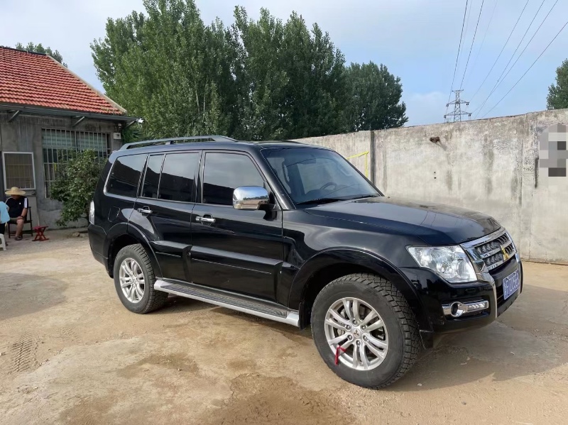 青岛19年三菱帕杰罗3