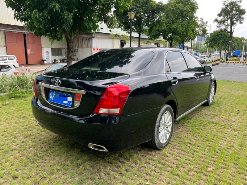 佛山11年丰田皇冠3