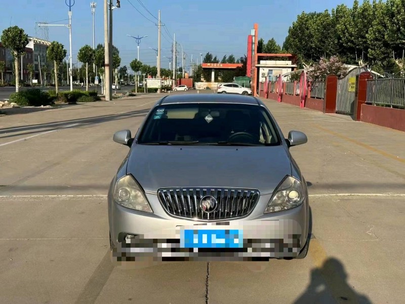 聊城13年别克凯越1