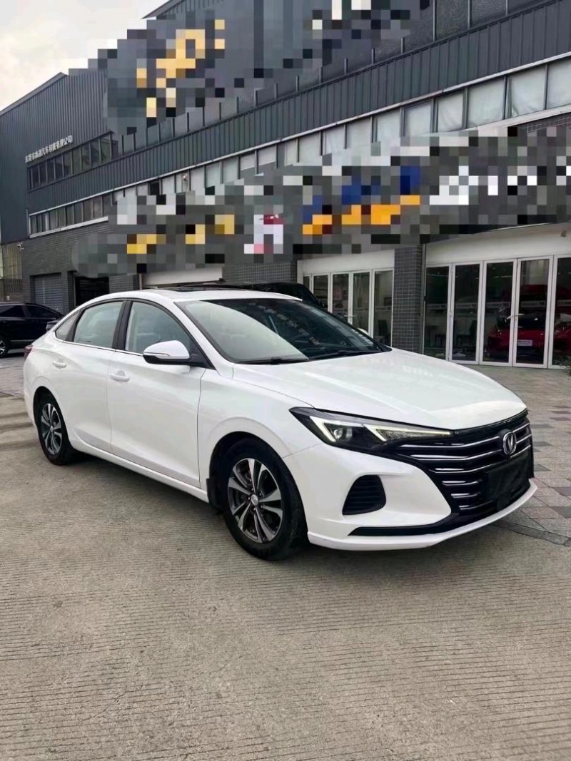 深圳20年长安汽车逸动2