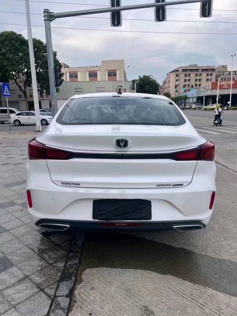 深圳20年长安汽车逸动7