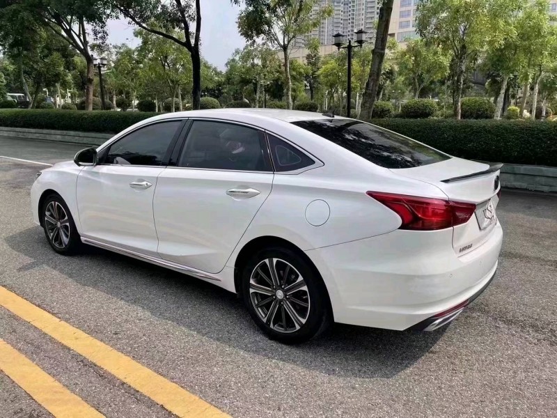 深圳22年长安汽车锐程CC7