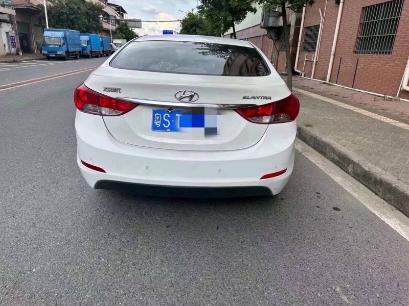 珠海15年现代朗动3