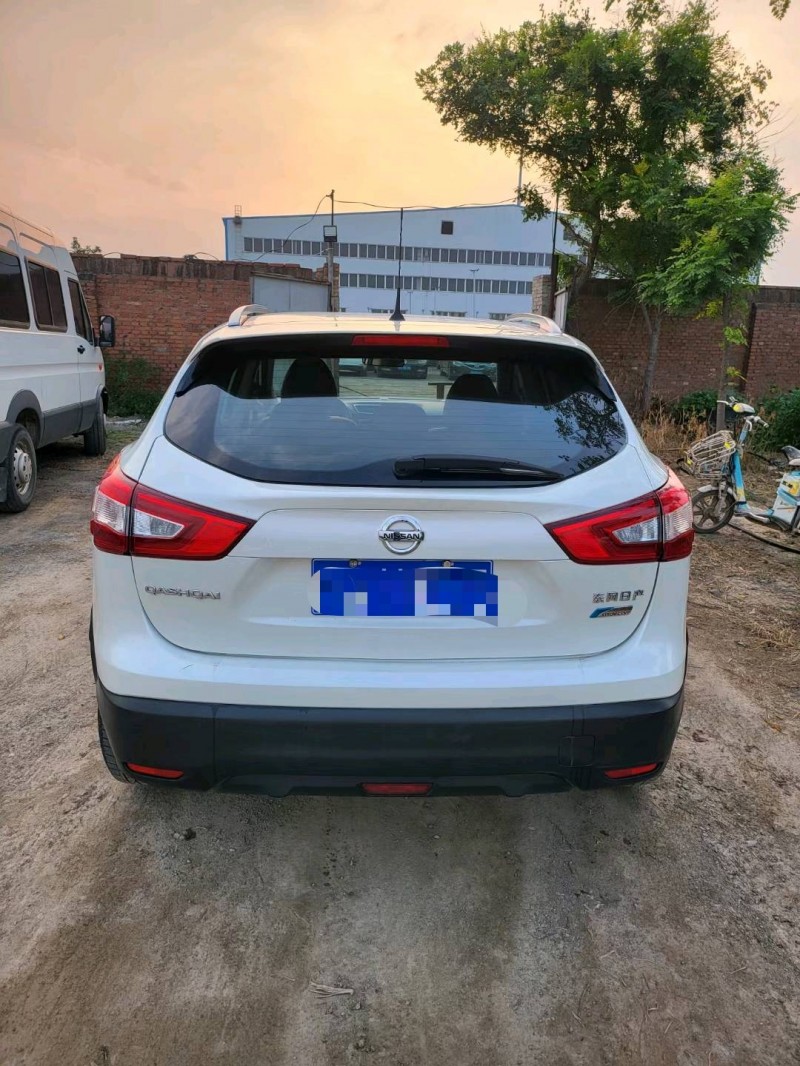 保定18年日产逍客7