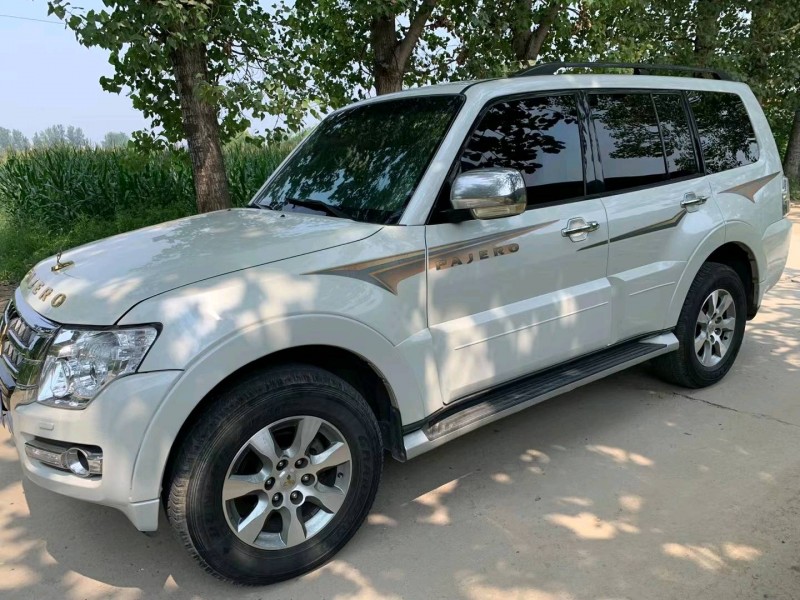 保定11年三菱帕杰罗3