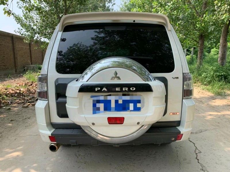 保定11年三菱帕杰罗9