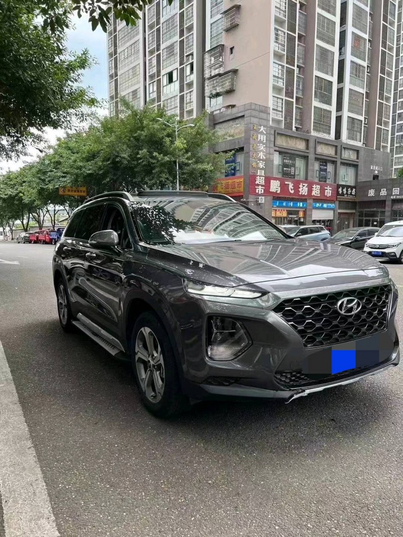 重庆21年现代全新胜达2