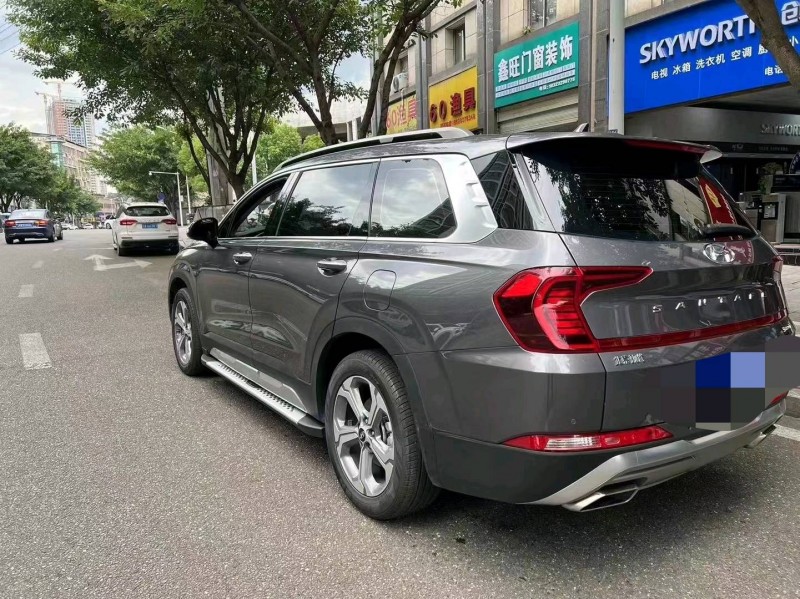 重庆21年现代全新胜达4