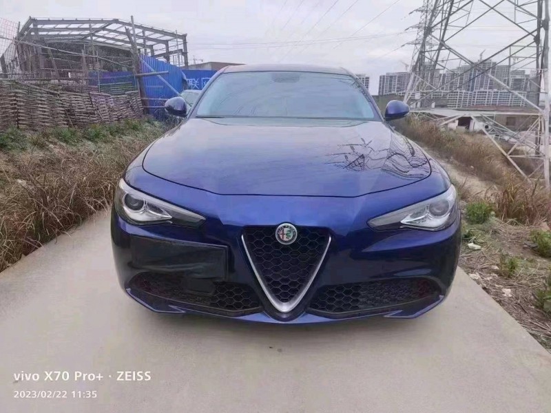 嘉兴19年阿尔法·罗密欧Giulia1