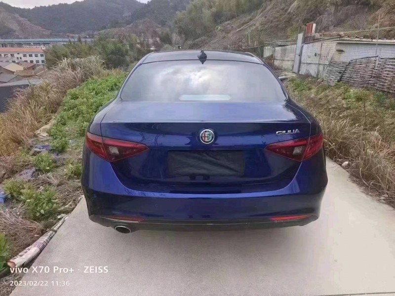 嘉兴19年阿尔法·罗密欧Giulia6