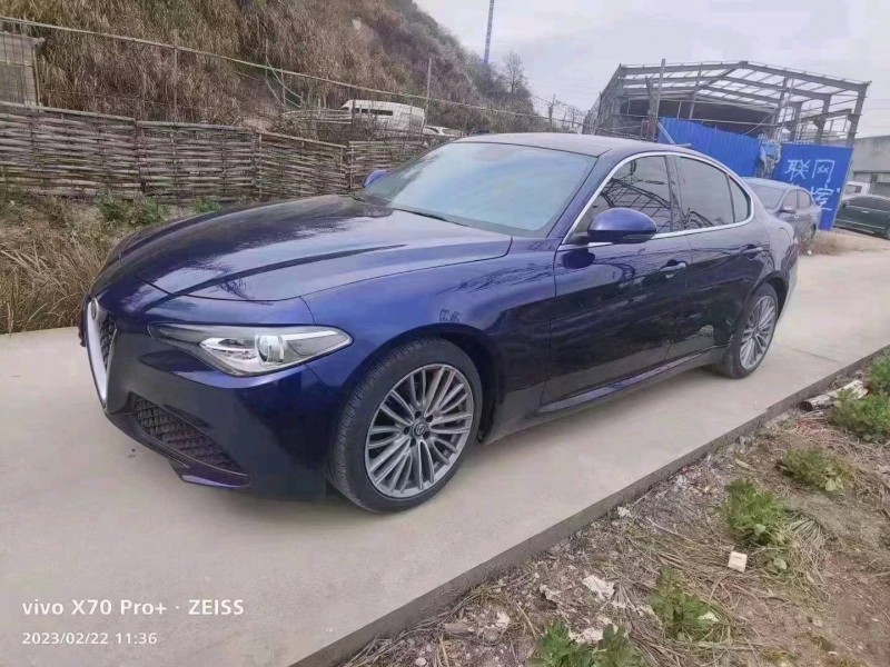嘉兴19年阿尔法·罗密欧Giulia8
