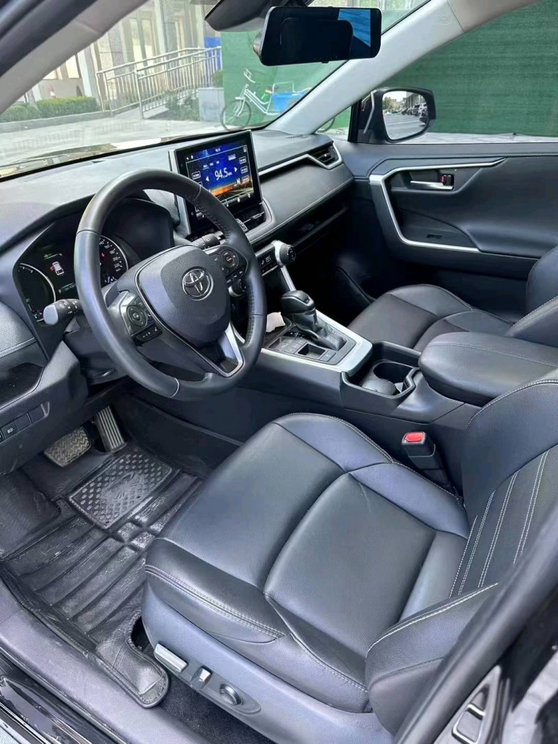 廊坊21年丰田威兰达6