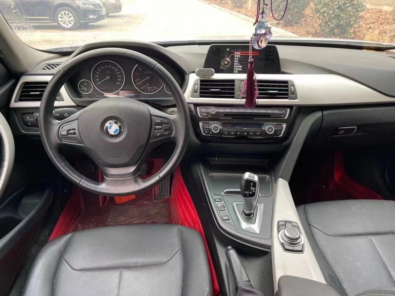 济宁16年宝马3系8