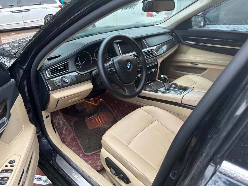 济宁13年宝马7系6