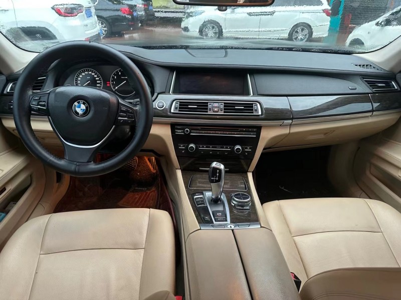 济宁13年宝马7系8