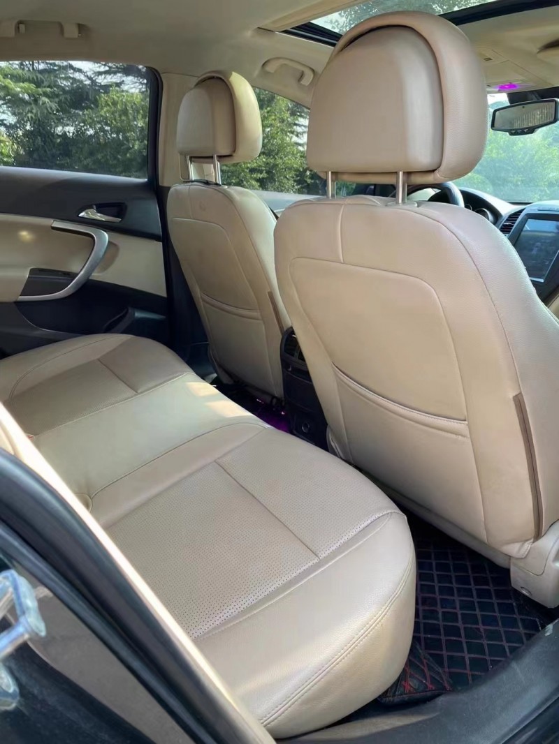 济宁11年别克君威8