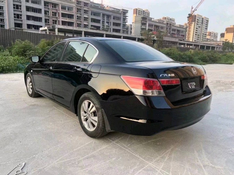 济宁10年本田雅阁8