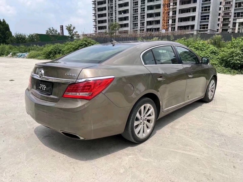 济宁14年别克君越7