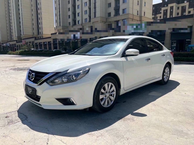 济宁17年日产天籁3