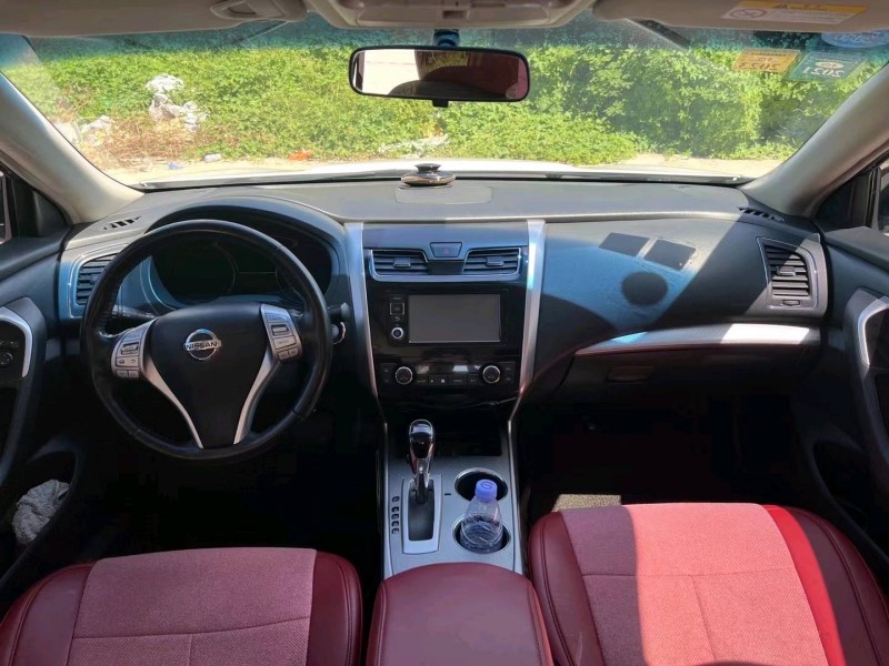 济宁17年日产天籁4