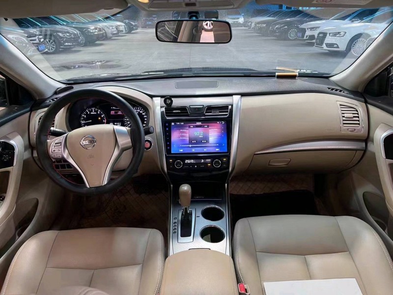 济宁19年日产天籁5